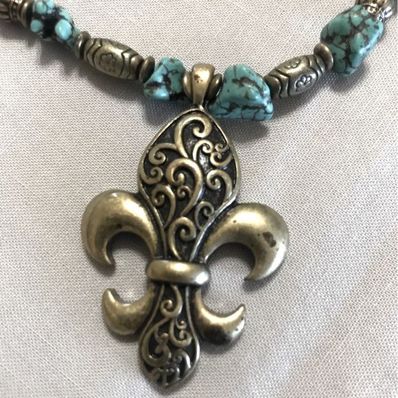 LAST PRICE DROP Gold Tone Fleur De Lis Turquoise Bead Burnished Necklace Set - Picture 3 of 4